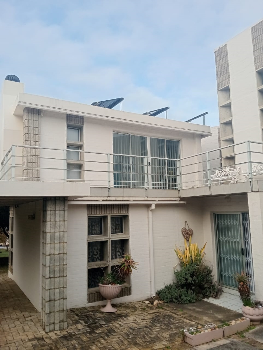 3 Bedroom Property for Sale in Wavecrest Eastern Cape